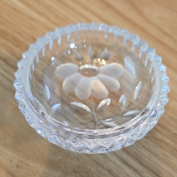 Princess House Etched Floral Lead Crystal Ring Holder with Dome Lid Puff Box - Picture 4 of 5